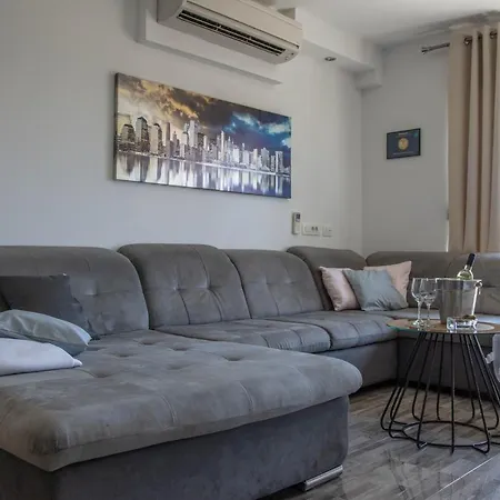 Deluxe Bellacosta Apartment *